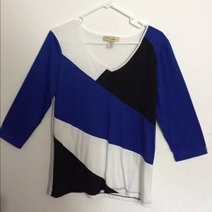 Mid-length sleeve dress shirt